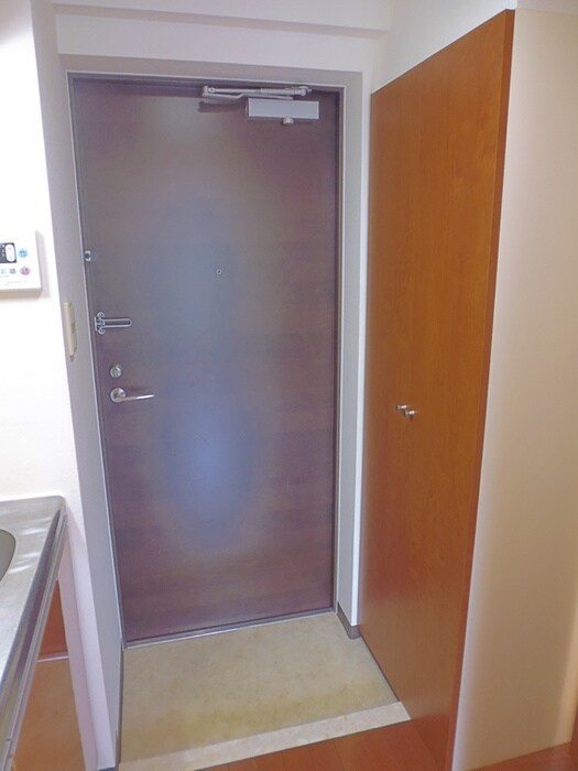 物件内観写真13　(玄関)