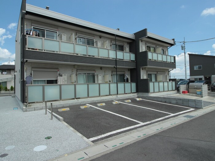 物件外観写真3　(駐車場)