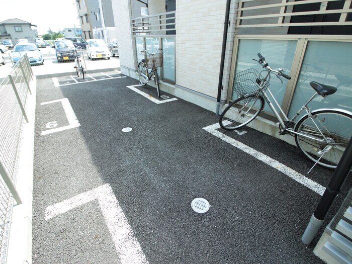 物件外観写真4　(駐輪場)