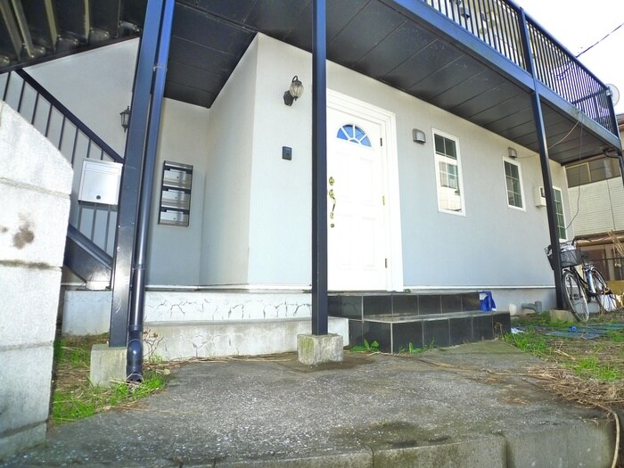 物件外観写真2　(エントランス部分)