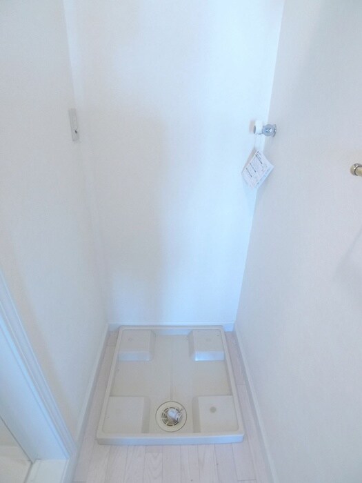 物件内観写真11　(洗濯機置場)