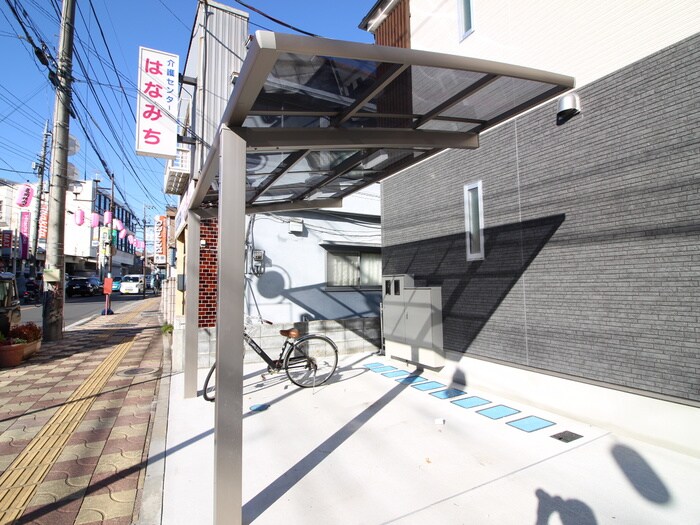 物件外観写真3　(駐輪場)