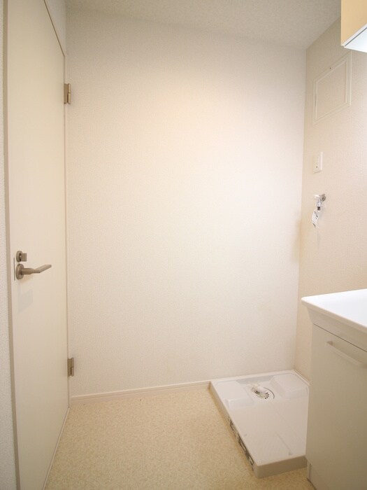 物件内観写真10　(洗濯機置場)