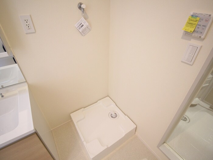 物件内観写真14　(洗濯機置場)