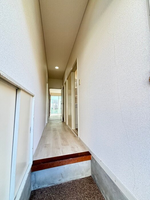 物件内観写真11　(玄関)