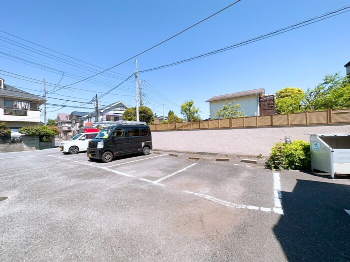 物件外観写真2　(駐車場)