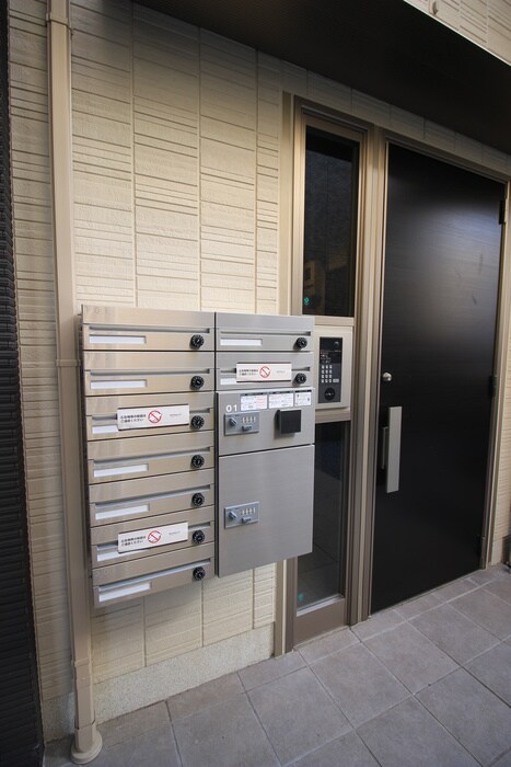 物件外観写真4　(エントランス部分)