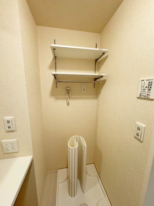 物件内観写真10　(洗濯機置場)