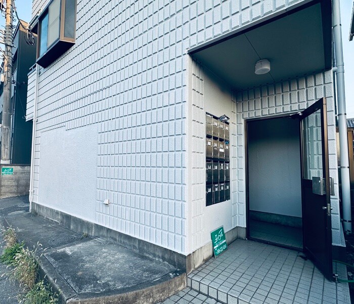 物件外観写真4　(エントランス部分)