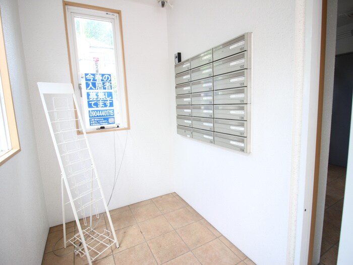 物件外観写真4　(エントランス部分)