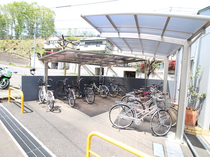 物件外観写真6　(駐輪場)