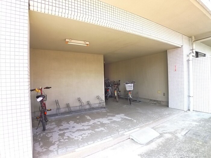 物件外観写真5　(駐輪場)