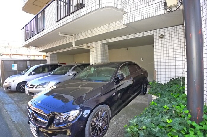 物件外観写真6　(駐車場)