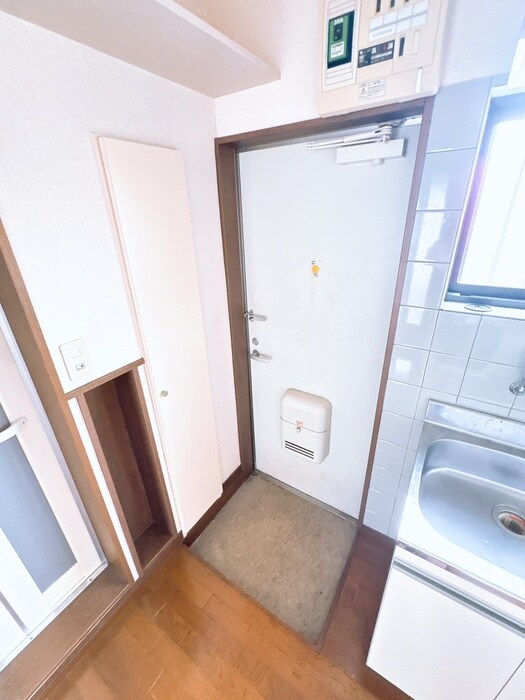 物件内観写真7　(玄関)