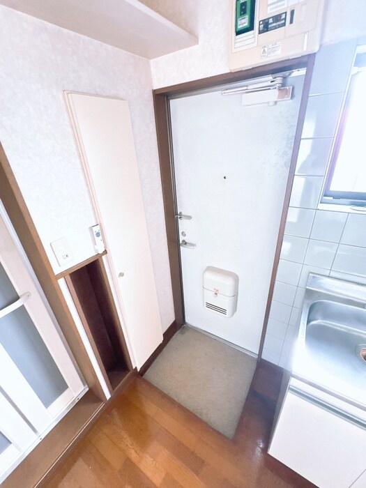 物件内観写真16　(玄関)