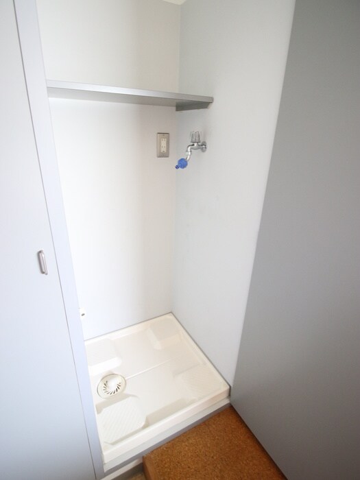 物件内観写真9　(洗濯機置場)