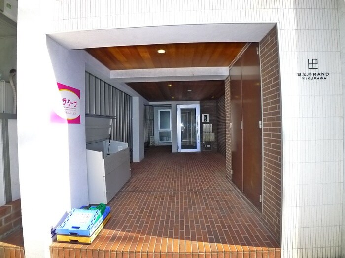 物件外観写真6　(エントランス部分)