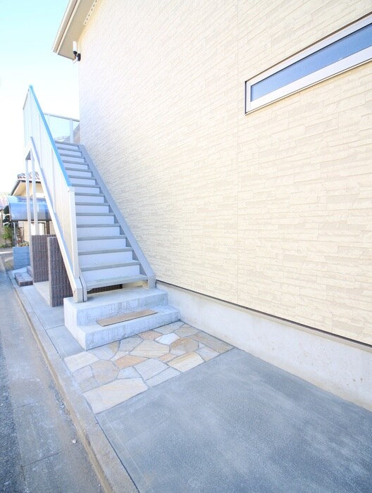 物件外観写真4　(エントランス部分)