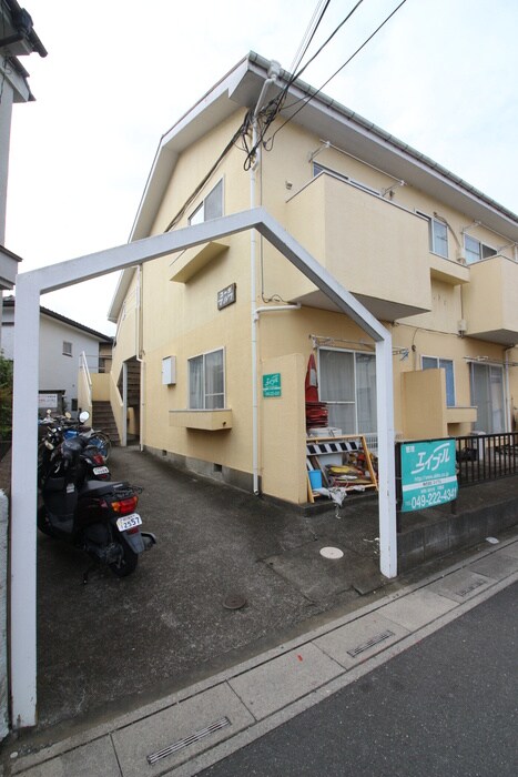 物件外観写真3　(バイク置き場)