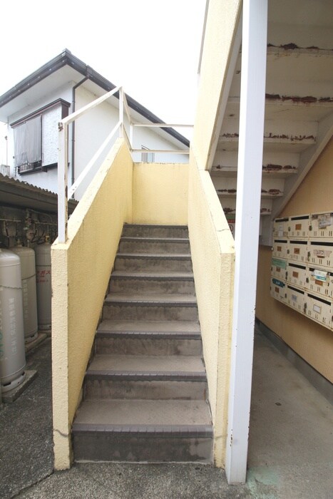 物件外観写真5　(エントランス部分)