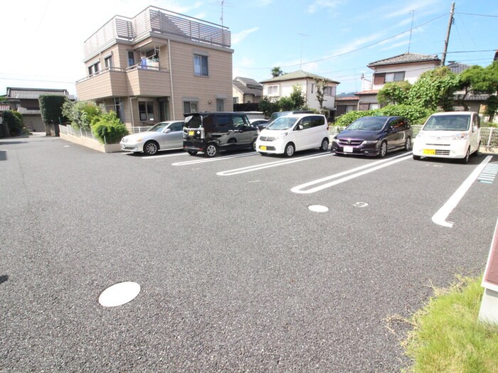 物件外観写真6　(駐車場)