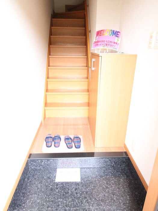 物件内観写真12　(玄関)