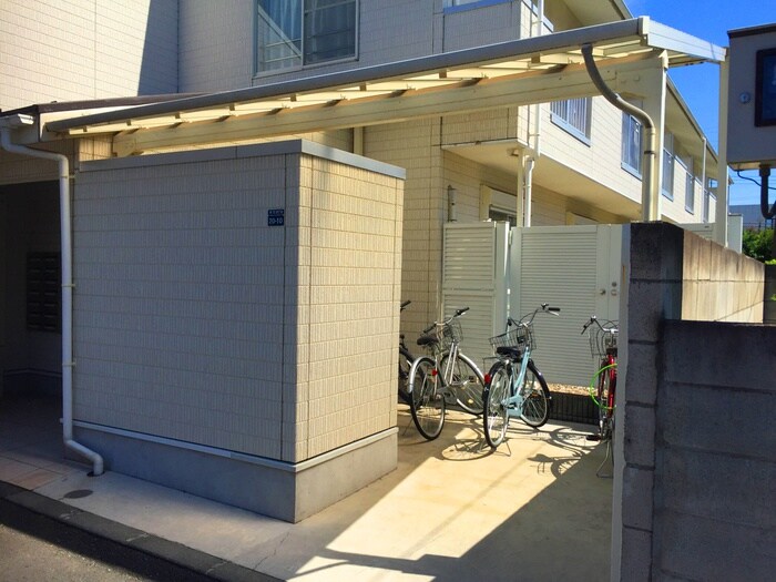 物件外観写真4　(駐輪場)
