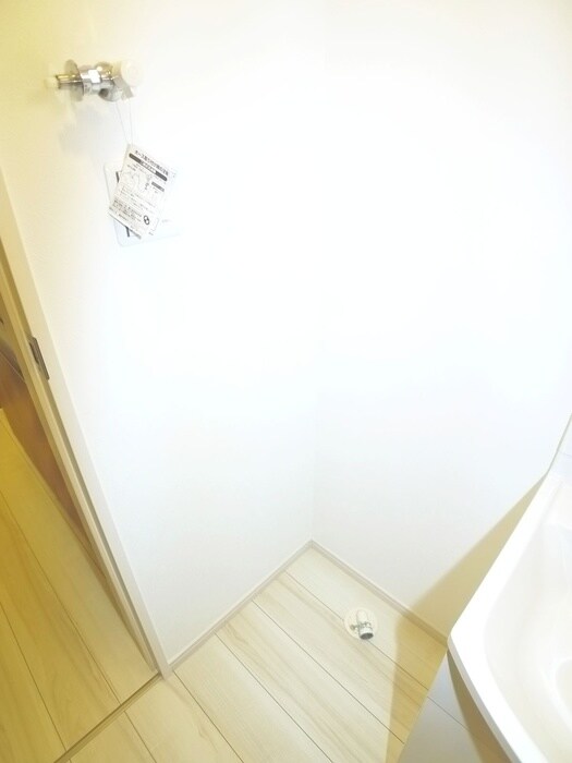 物件内観写真15　(洗濯機置場)