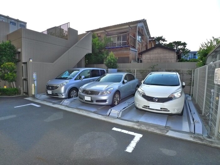 物件外観写真5　(駐車場)