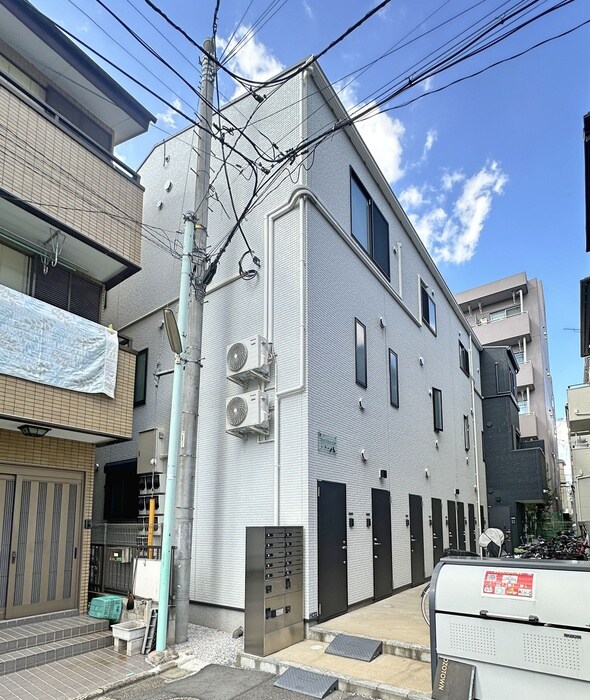 物件外観写真4　(エントランス部分)