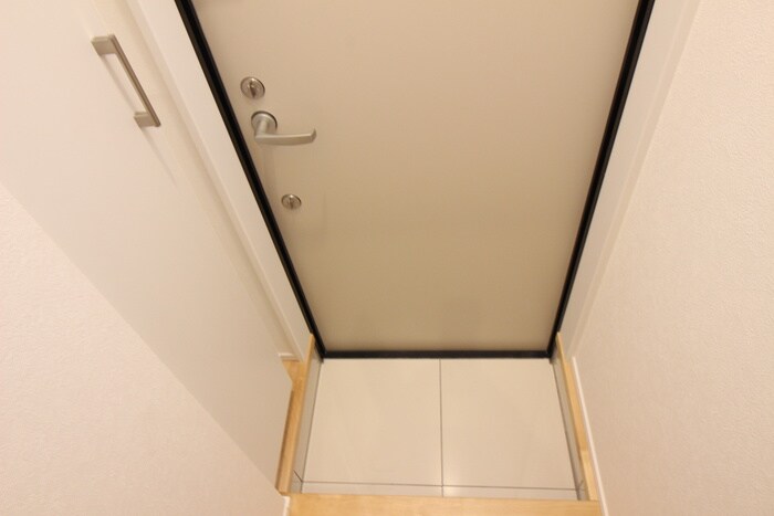 物件内観写真18　(玄関)