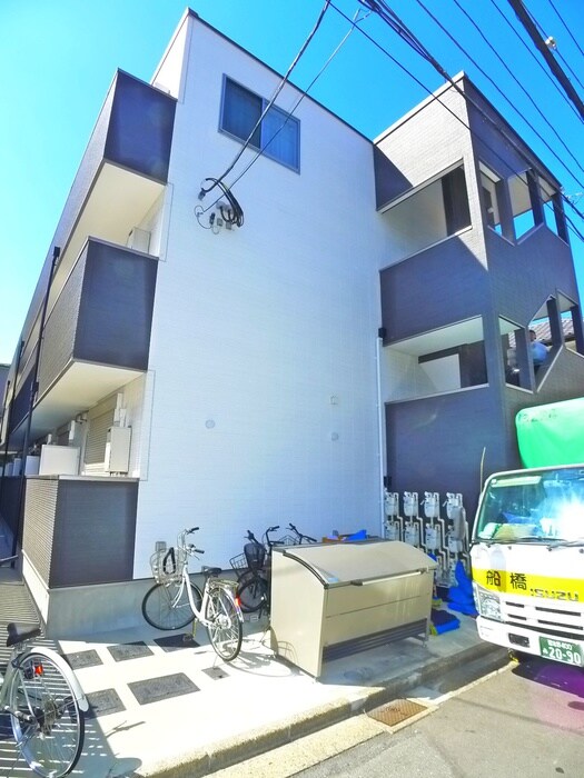 物件外観写真2　(エントランス部分)