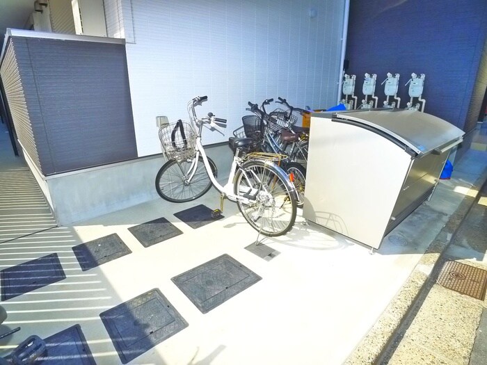 物件外観写真4　(駐輪場)