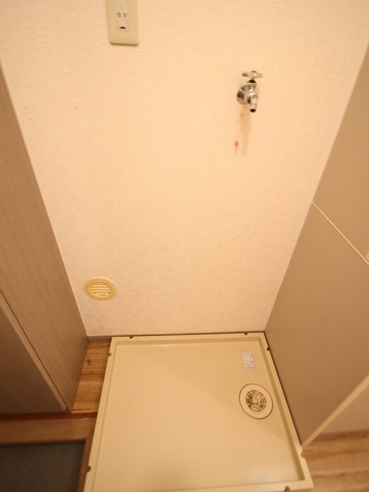 物件内観写真13　(洗濯機置場)