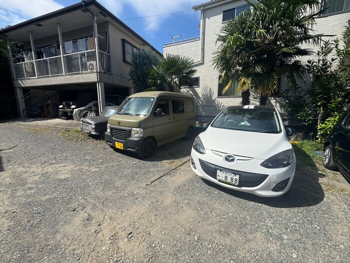 物件外観写真5　(駐車場)