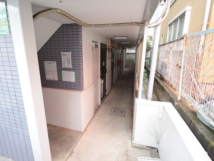 物件外観写真5　(エントランス部分)