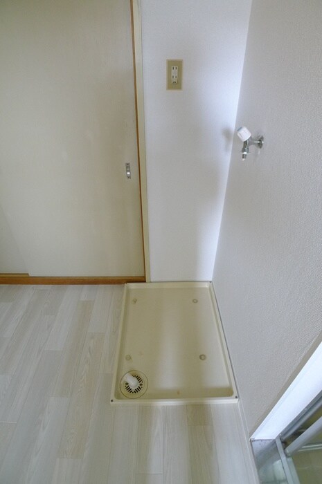 物件内観写真7　(洗濯機置場)