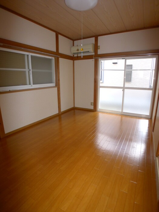 物件内観写真6　(室内からの展望)