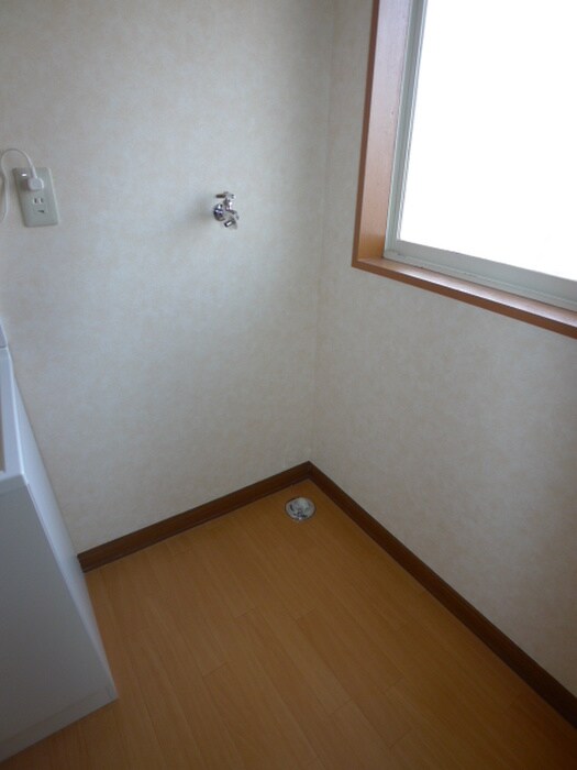 物件内観写真11　(洗濯機置場)