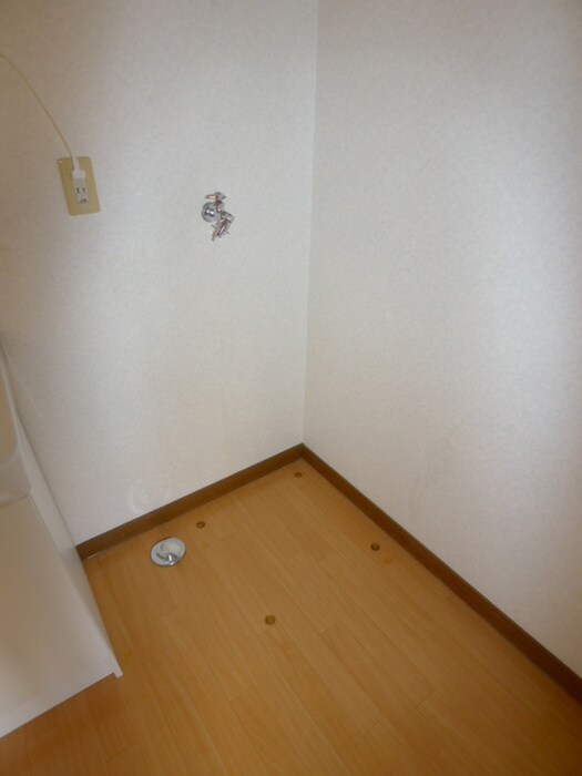 物件内観写真13　(洗濯機置場)