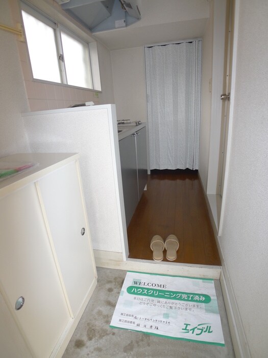 物件内観写真11　(玄関)