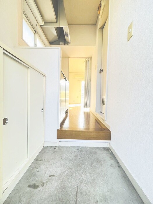物件内観写真15　(玄関)