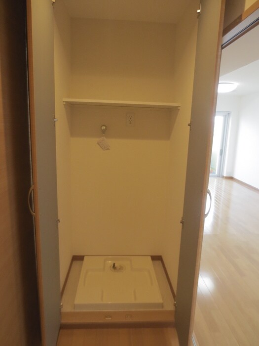 物件内観写真14　(洗濯機置場)