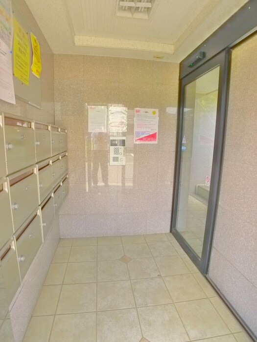 物件外観写真5　(エントランス部分)