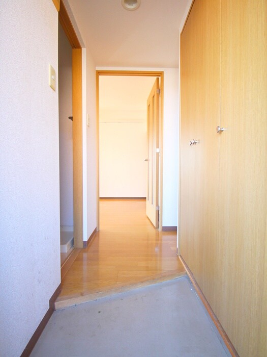 物件内観写真12　(玄関)