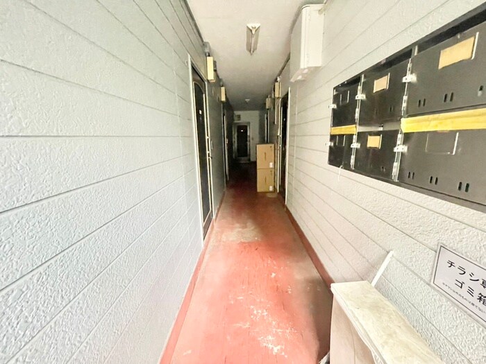 物件外観写真4　(エントランス部分)