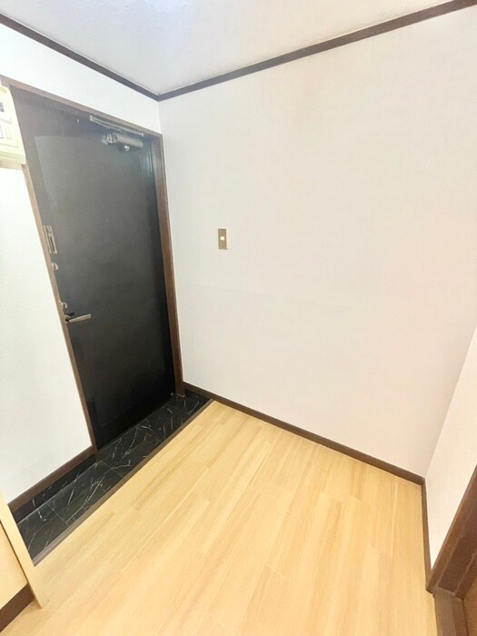 物件内観写真11　(玄関)