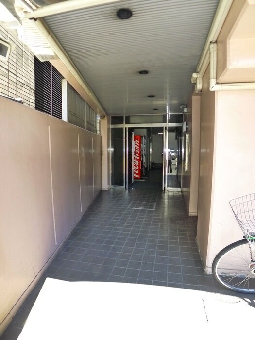 物件外観写真2　(エントランス部分)