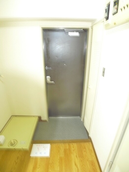 物件内観写真18　(玄関)
