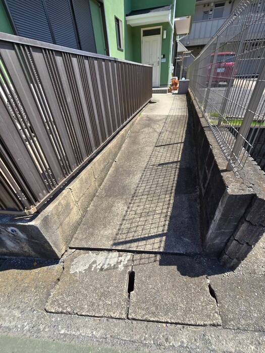 物件外観写真4　(エントランス部分)